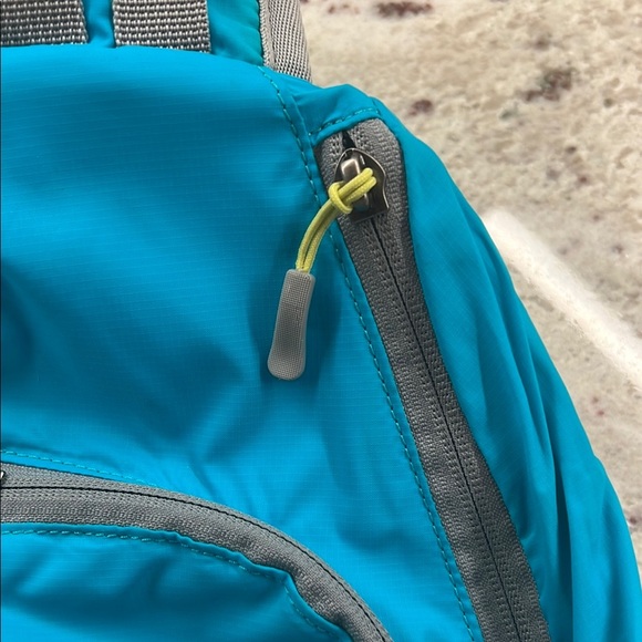 Eddie Bauer Teal Sling Shoulder Bag Backpack Crossbody Bag Multiple Compartments - Picture 6 of 13